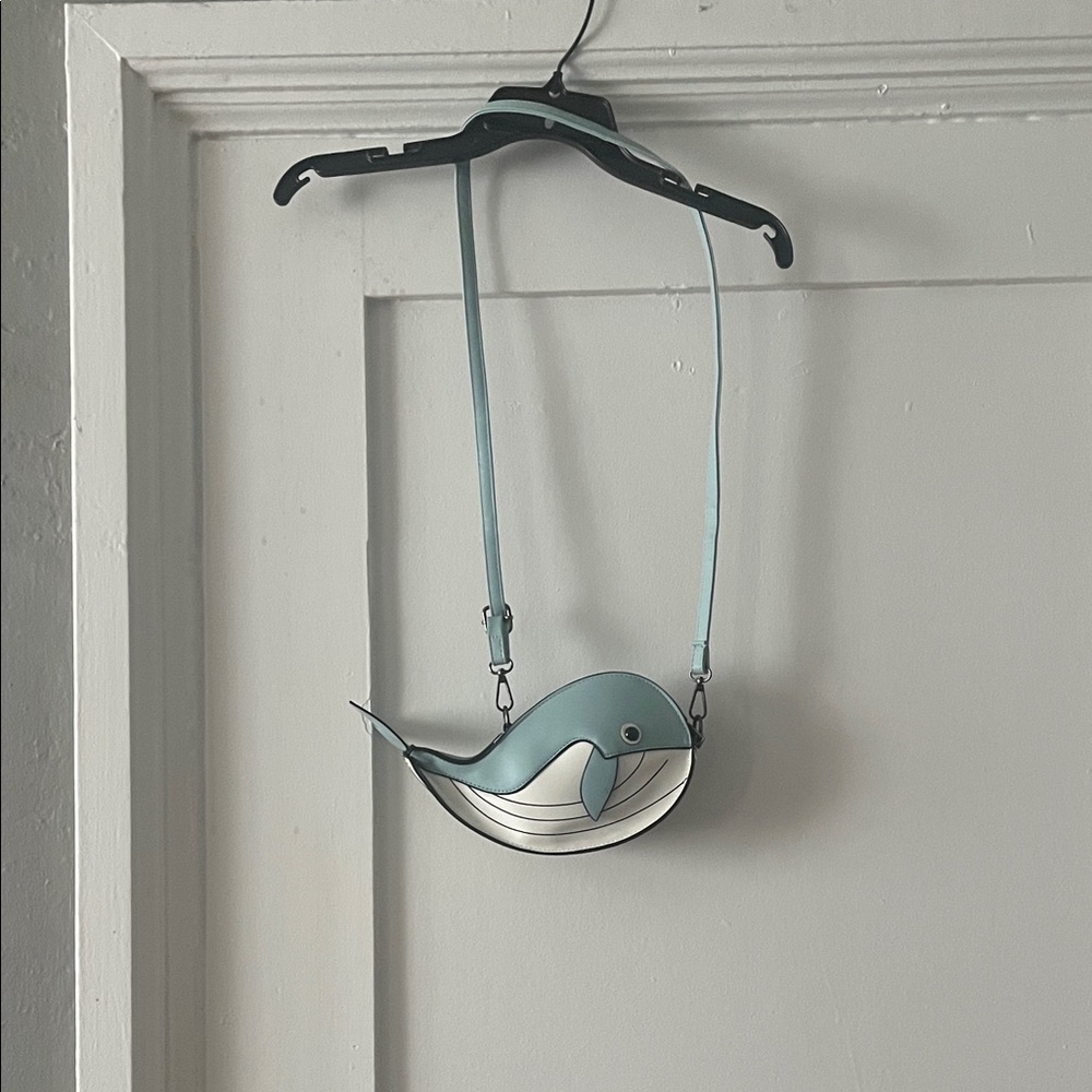 Whale Shaped Crossbody Bag in Blue and White - Picture 2 of 4